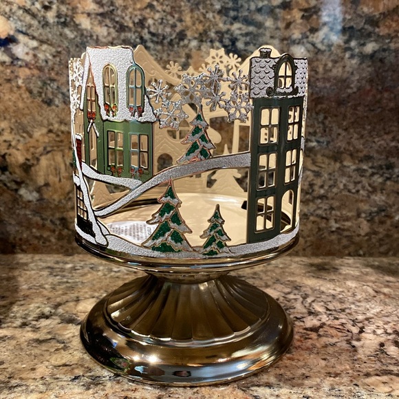 āVillage Sceneā by Bath & Body Works, 3-Wick Candle Holder, 2024 Series, NWT Box - Picture 6 of 15